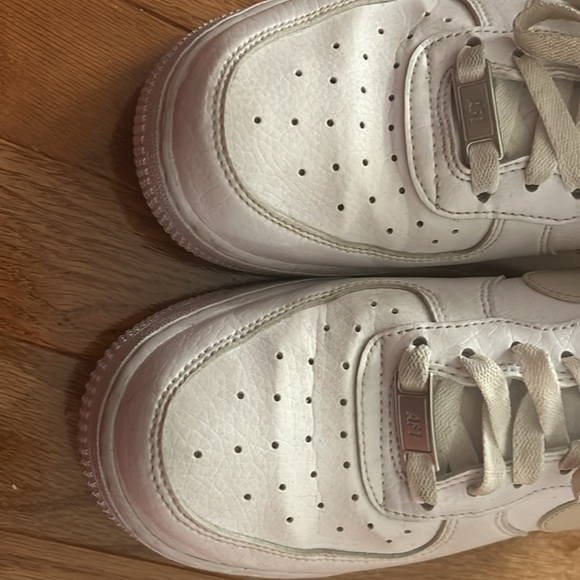 GENTLY USED AIRFORCES WITH TAN DETAILS - Picture 4 of 4